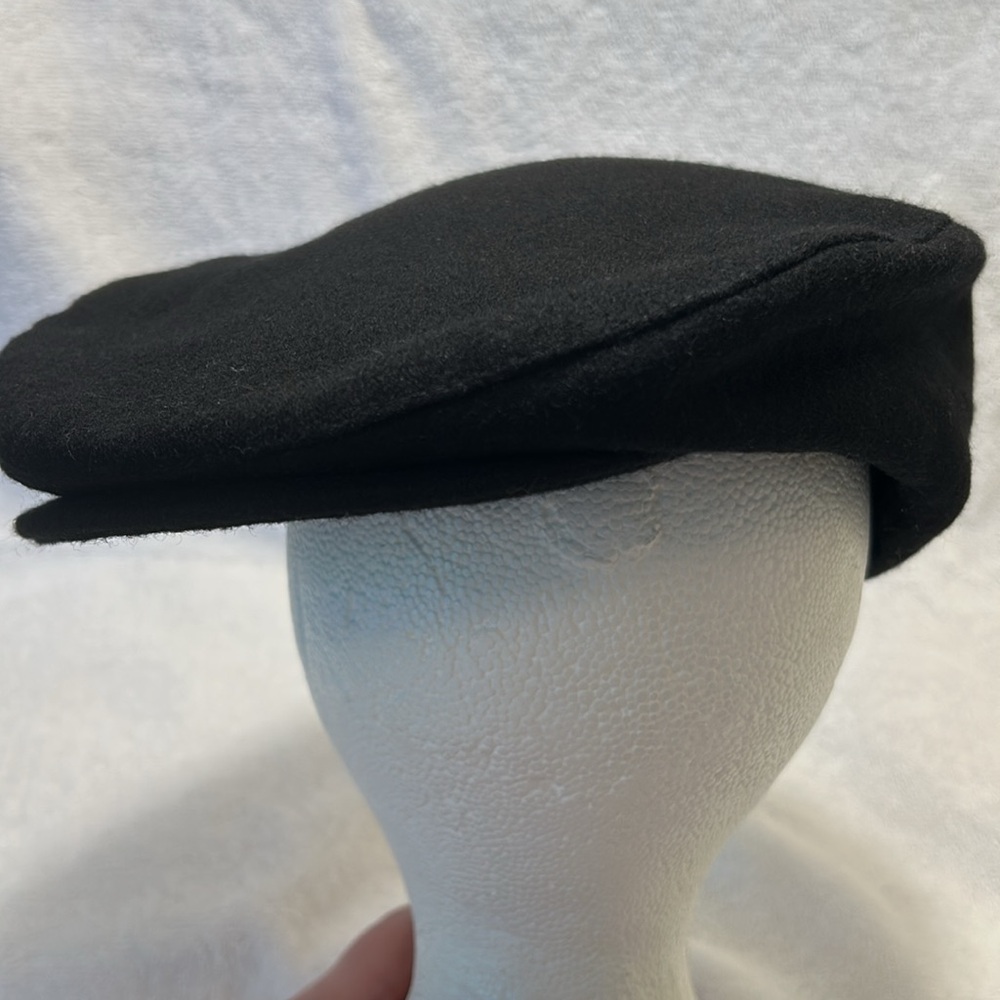 MEXX Wool and Polyester Classic Black Beret Hat. Super cute. Like new.